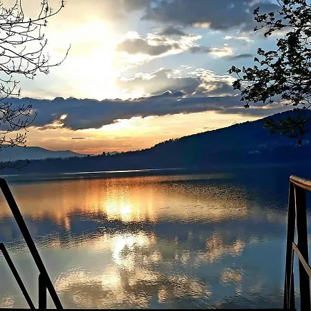 Nad Jeziorem Lodge *