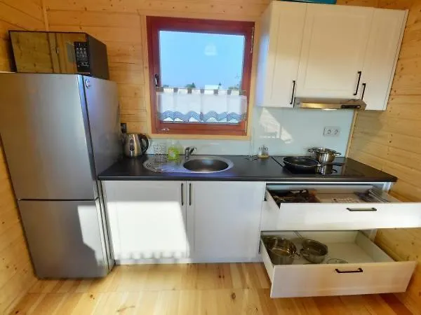 Nad Jeziorem Chata *