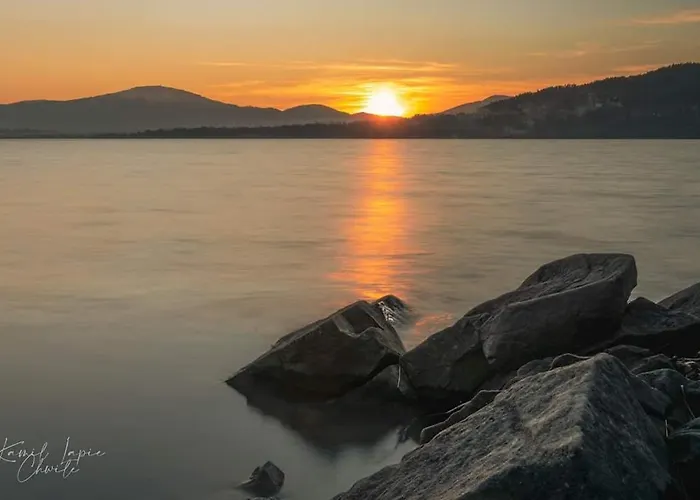 Chata Nad Jeziorem *